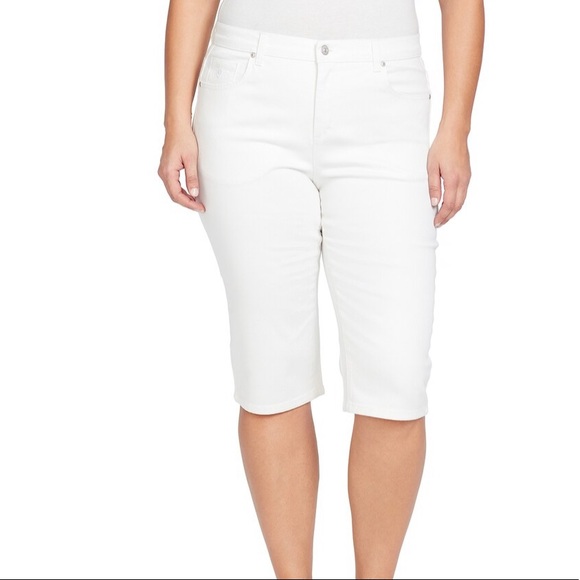 🆕 Gloria Vanderbilt white 22W classic rise skimmer - Picture 3 of 8